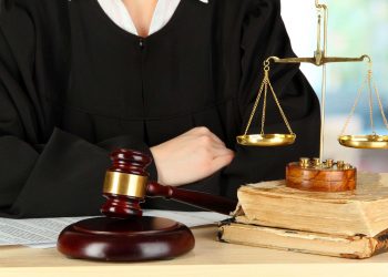 Luật kinh tế là gì? Ngành Luật kinh tế học những gì?