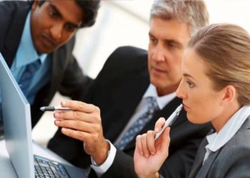 Học luật doanh nghiệp ở đâu và có dễ xin việc hay không?