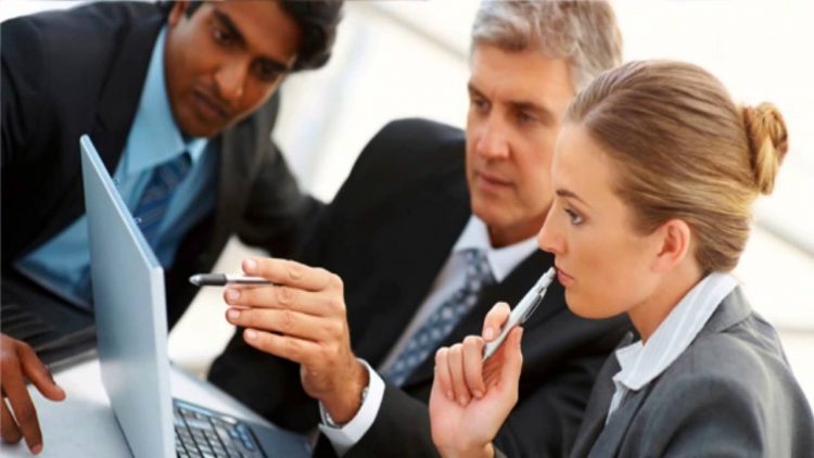 Học luật doanh nghiệp ở đâu và có dễ xin việc hay không?