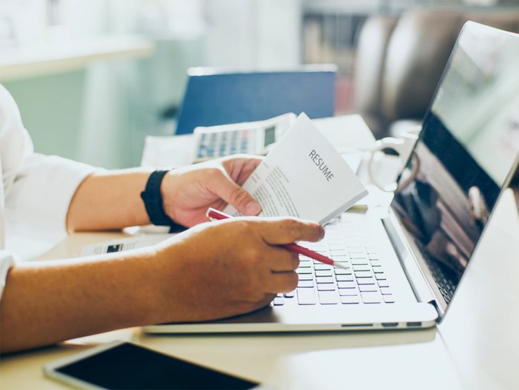 Hướng dẫn bạn cách làm CV xin việc trên điện thoại dễ dàng và nhanh chóng