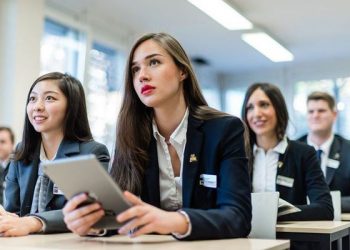 Các môn bổ trợ quản trị kinh doanh