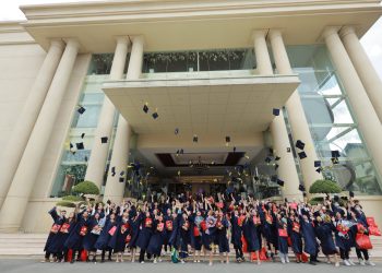 cao-dang-1-nam-bao-nhieu-tien