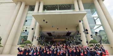 cao-dang-1-nam-bao-nhieu-tien