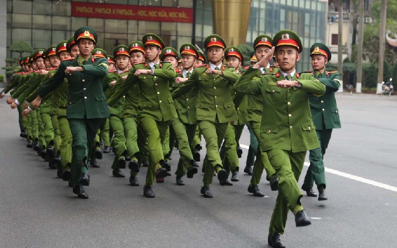 Một số ngành nghề có tiêu chuẩn nghiêm ngặt về ngoại hình, vì vậy hình xăm có thể ảnh hưởng đến quá trình tuyển sinh hoặc tuyển dụng